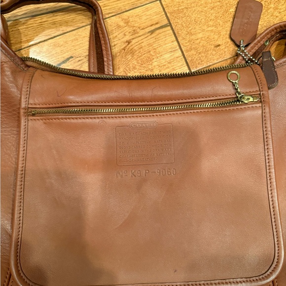 Vintage Coach 9060 Slim Duffle Sac in British Tan - Picture 5 of 8